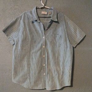 Men's Blue Plaid Button-Down Shirt With 1 Front Pocket.
